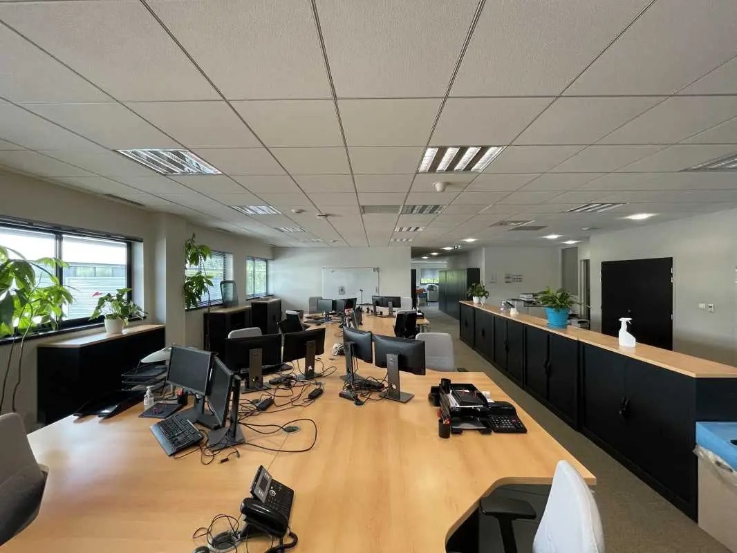 Bureau dans Lacroix-Saint-Ouen à louer Photo de l’immeuble– Image 1 sur 15