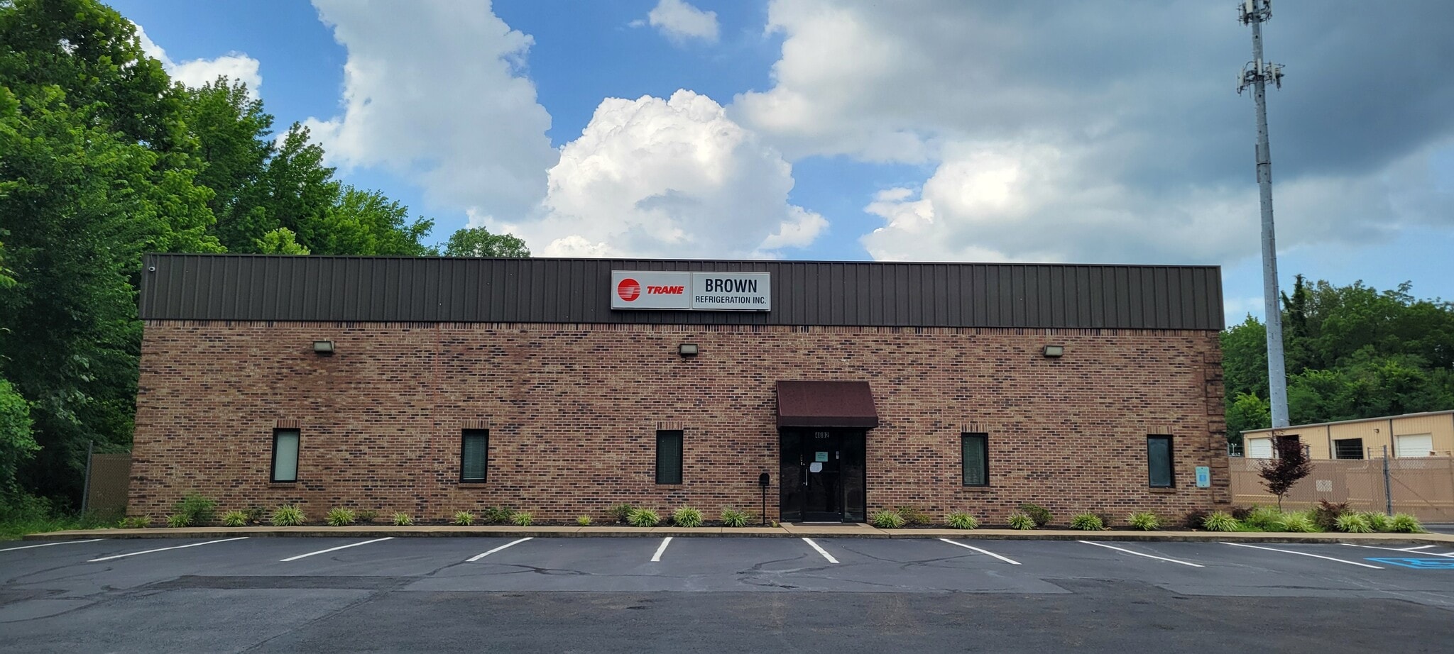 4882 English Towne Dr, Memphis, TN à louer Photo de l’immeuble– Image 1 sur 29