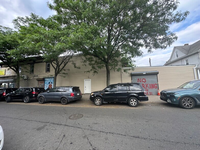 13502 Rockaway Blvd, Jamaica, NY à vendre - Photo de l’immeuble – Image 2 sur 15