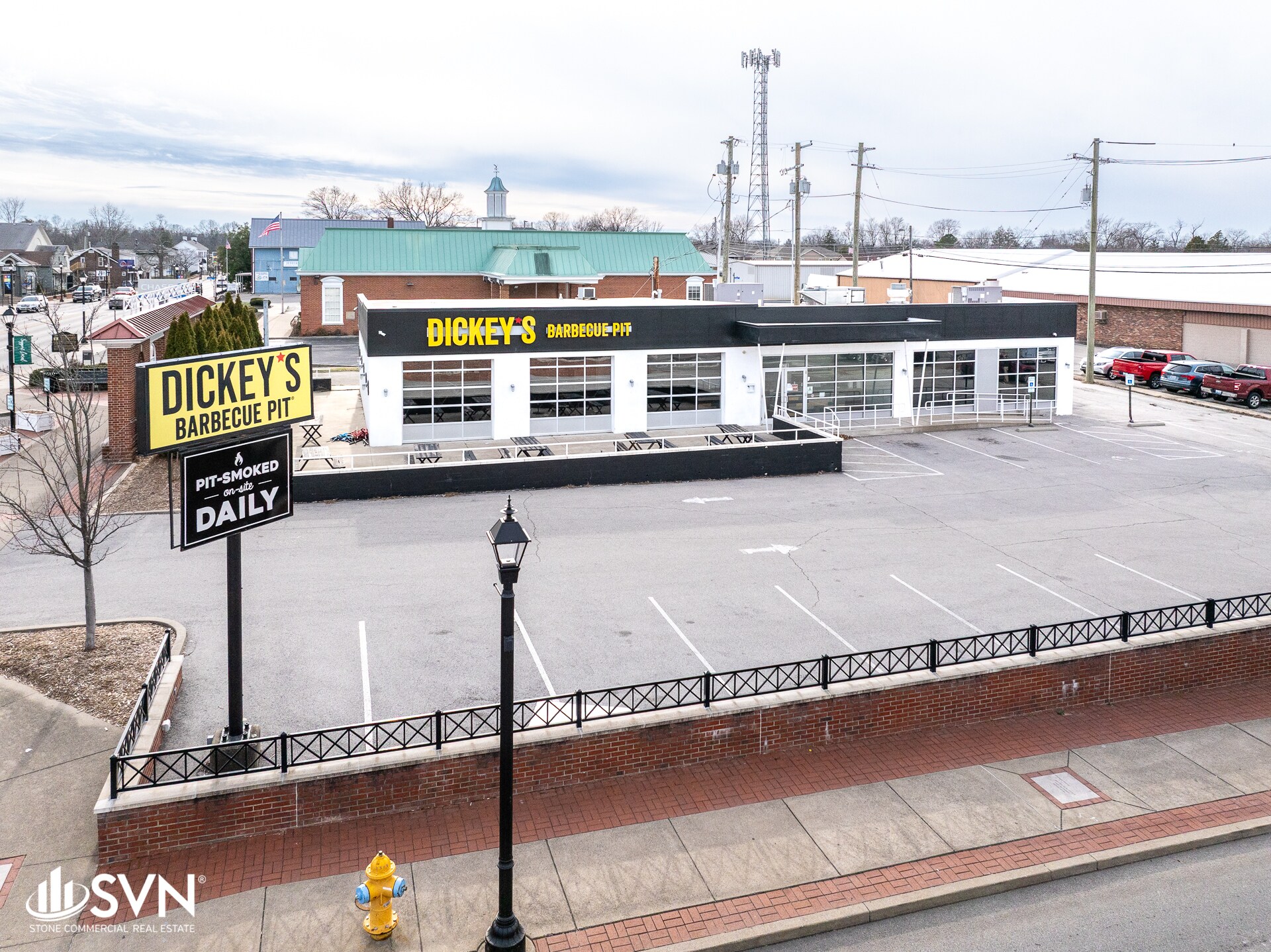 10318 Taylorsville Rd, Louisville, KY à louer Photo principale– Image 1 sur 27