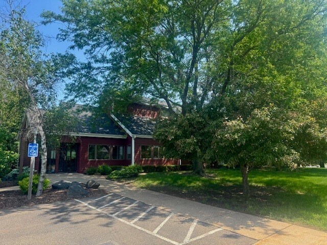1200 Heritage Dr, New Richmond, WI à vendre - Photo de l’immeuble – Image 2 sur 21