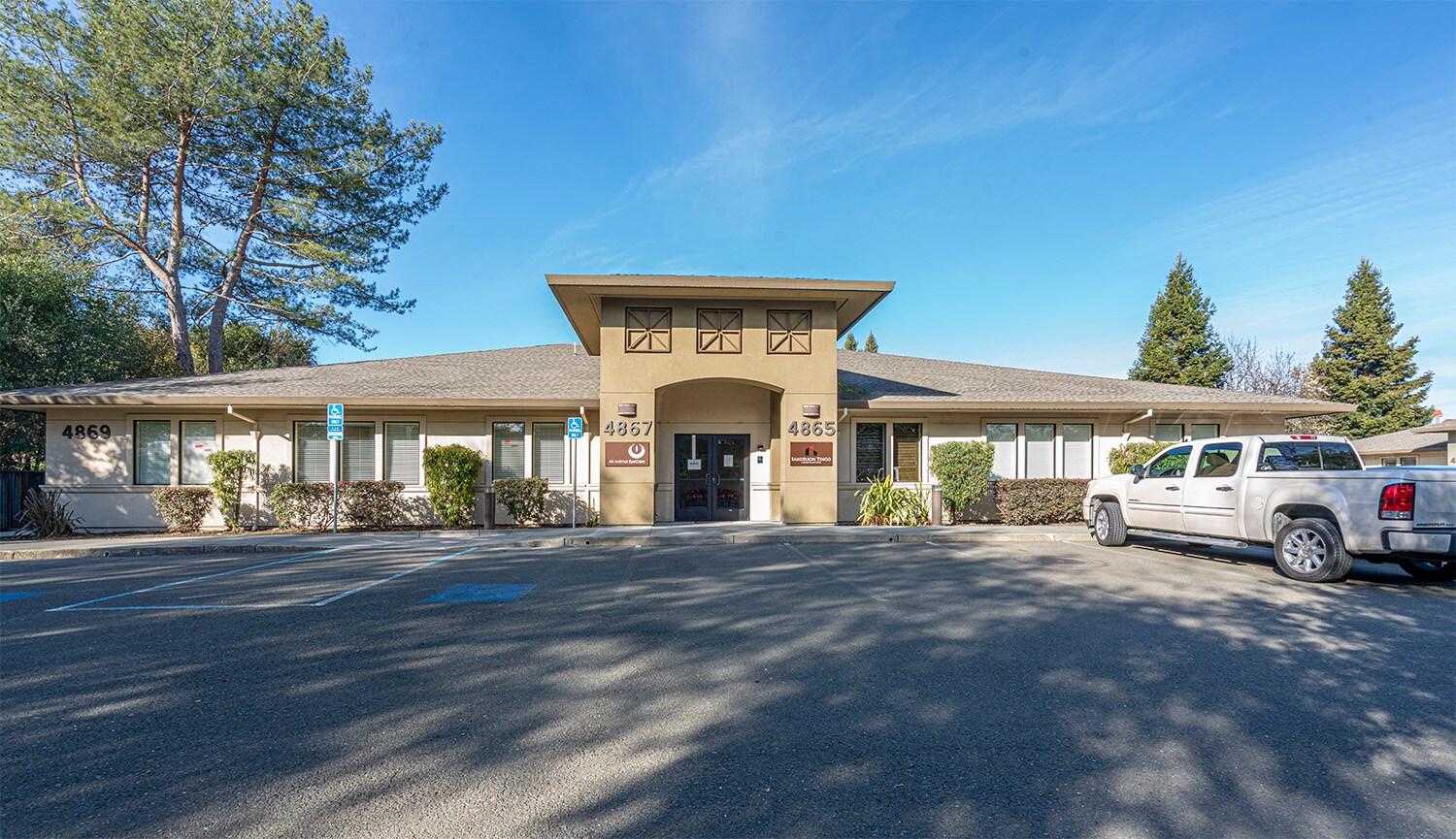 4867 Old Redwood Hwy, Santa Rosa, CA à louer Photo principale– Image 1 sur 22