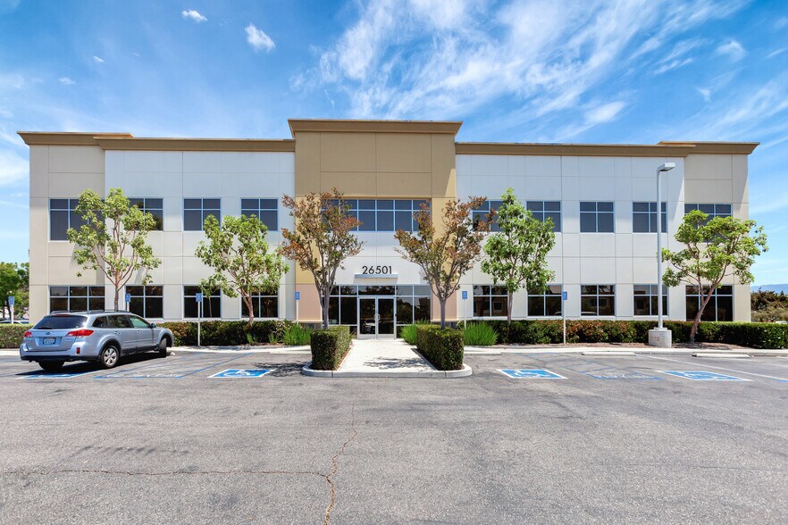 26501 Rancho Pky S, Lake Forest, CA à vendre - Photo de l’immeuble – Image 2 sur 22