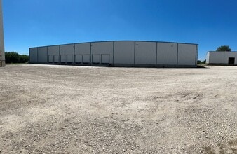 201 Farley Ln, Del Rio, TX à louer Photo de l’immeuble– Image 2 sur 2