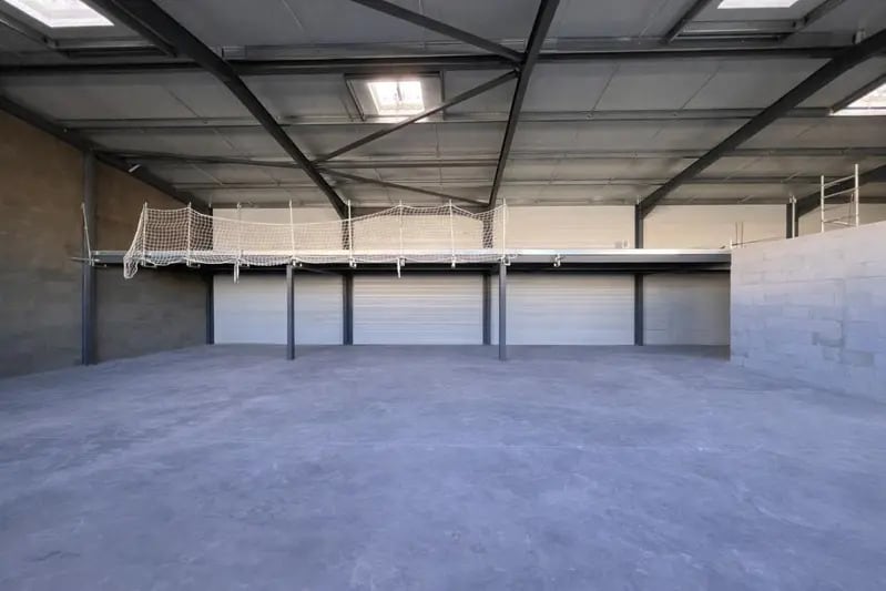 Local d’activités dans La Crau à louer - Photo de l’immeuble – Image 1 sur 7