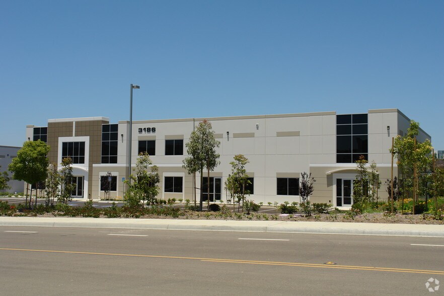3186 Lionshead Ave, Carlsbad, CA à louer - Photo de l’immeuble – Image 3 sur 9