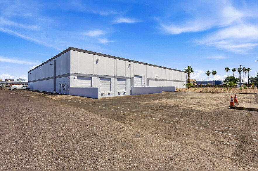 2246 S Central Ave, Phoenix, AZ à louer - Photo de l’immeuble – Image 2 sur 11