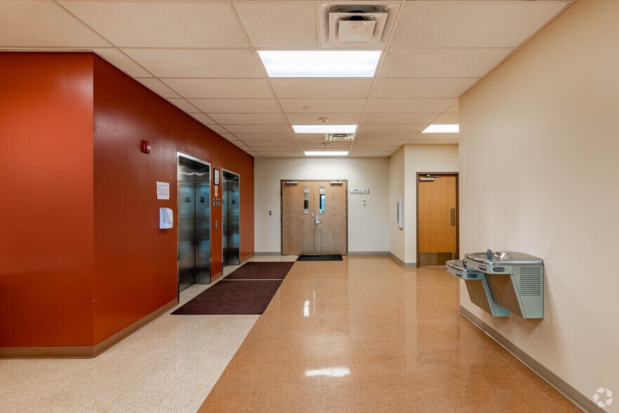 5000 NASA Blvd, Fairmont, WV à louer - Hall d’entrée – Image 3 sur 15