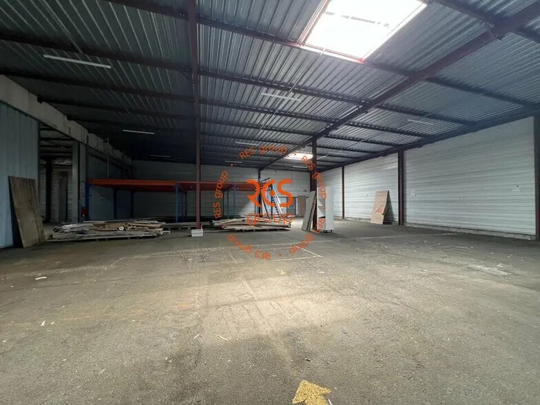 Industriel/Logistique dans Bordeaux à vendre - Photo de l’immeuble – Image 2 sur 8