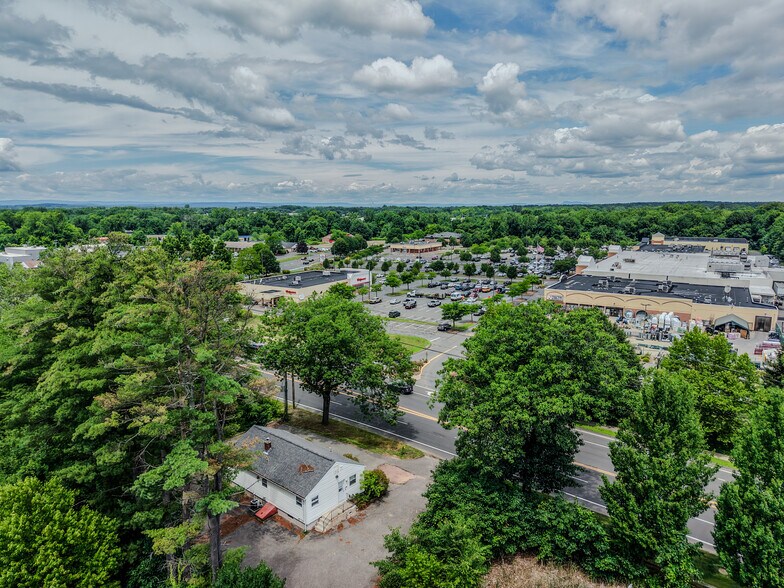 88 Hazard Ave, Enfield, CT à vendre - Photo de l’immeuble – Image 3 sur 30