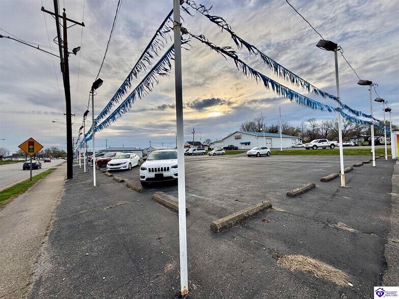 711 E Broadway St, Campbellsville, KY à vendre - Photo de l’immeuble – Image 3 sur 15