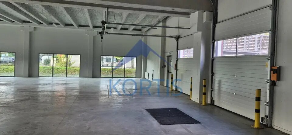 Local d’activités dans Saint-Priest à louer - Photo de l’immeuble – Image 2 sur 8