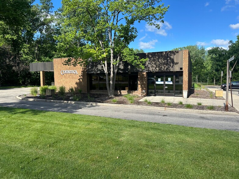 5135 Kalamazoo Ave SE, Grand Rapids, MI à vendre - Photo de l’immeuble – Image 1 sur 7