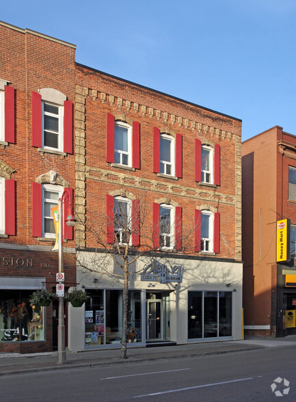 10 Simcoe St N, Oshawa, ON à louer - Photo de l’immeuble – Image 2 sur 2