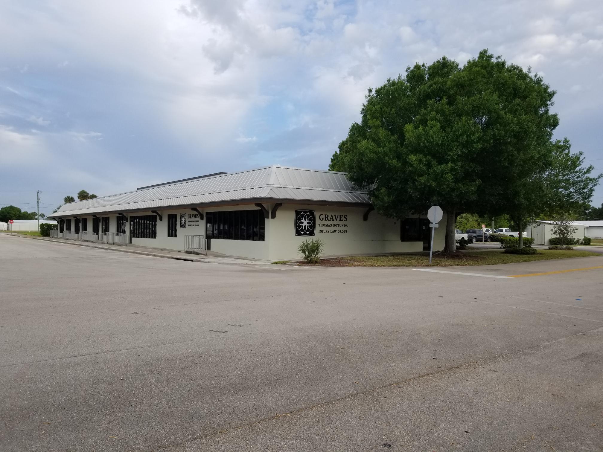 305 NW 4th Ave, Okeechobee, FL à louer Photo de l’immeuble– Image 1 sur 3