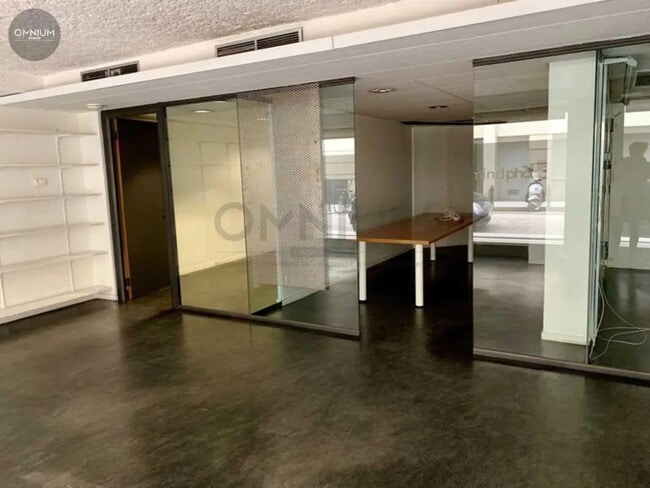 Plus de détails pour Local commercial à louer