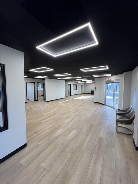 112 Point West Blvd, Saint Charles, MO à louer - Photo de l’immeuble – Image 1 sur 6