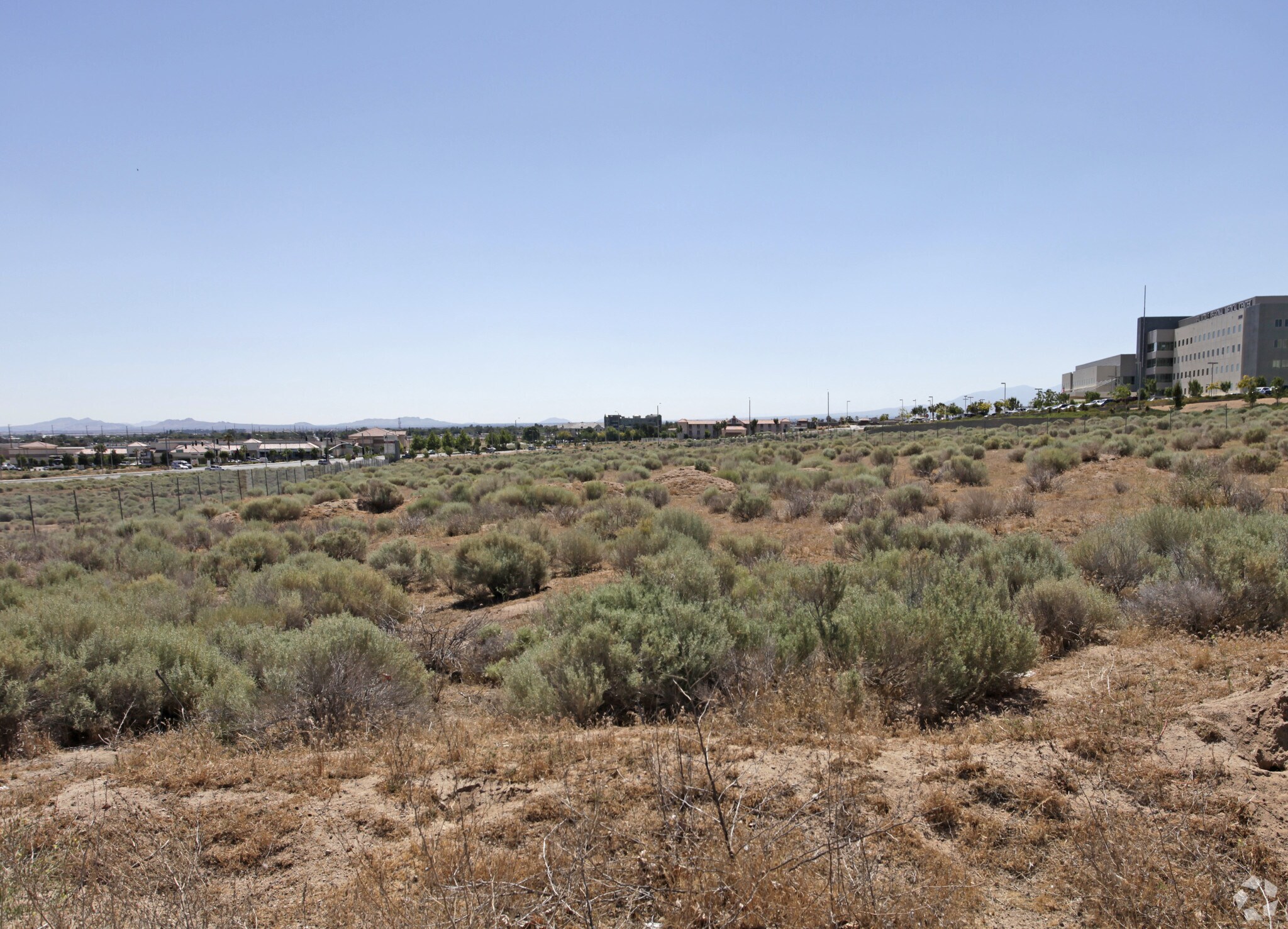 10th St W, Palmdale, CA à vendre Photo principale– Image 1 sur 8