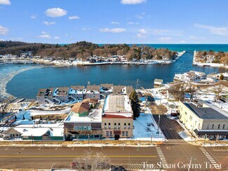Plus de détails pour 327 S Hancock St, Pentwater, MI - Bureau à vendre