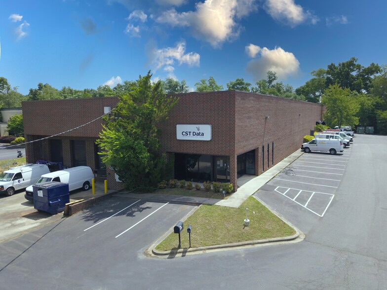 10725 John Price Rd, Charlotte, NC à louer - Photo de l’immeuble – Image 2 sur 4