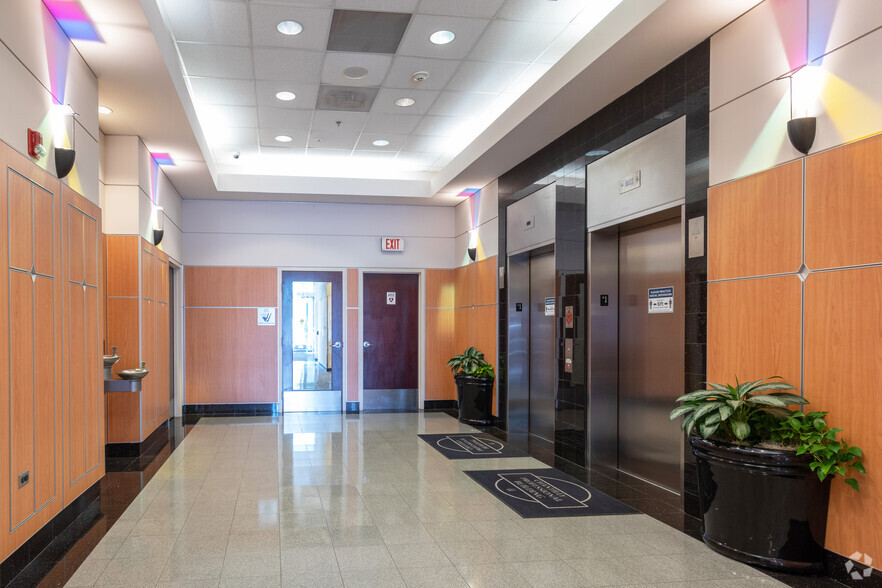3914 Centreville Rd, Chantilly, VA à louer - Hall d’entrée – Image 2 sur 4