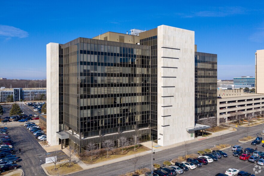 8550 W Bryn Mawr Ave, Chicago, IL à louer - Photo de l’immeuble – Image 1 sur 20