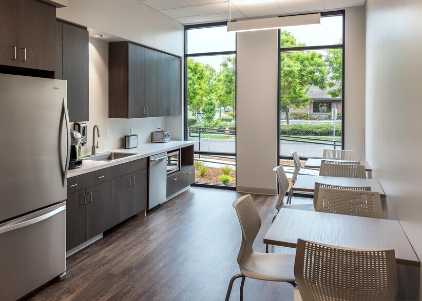 841 Ohare Pky, Medford, OR à louer - Photo de l’immeuble – Image 3 sur 5