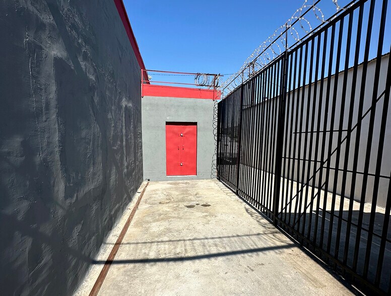 3361 Union Pacific Ave, Los Angeles, CA à vendre - Photo de l’immeuble – Image 2 sur 9