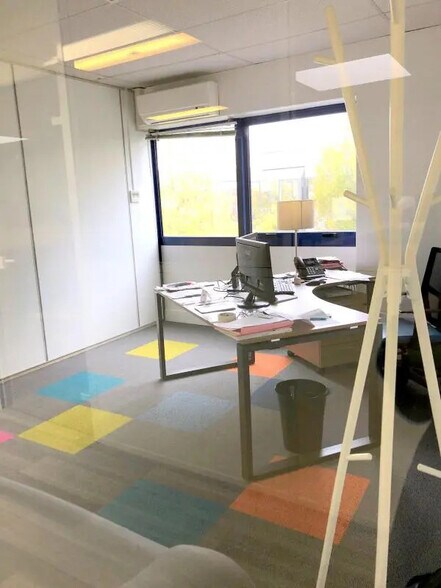 Bureau dans Poissy à louer - Photo intérieure – Image 2 sur 7