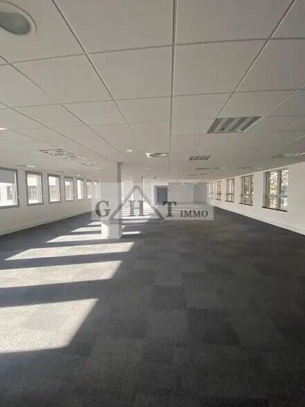 Bureau dans Montreuil à vendre - Photo de l’immeuble – Image 2 sur 3