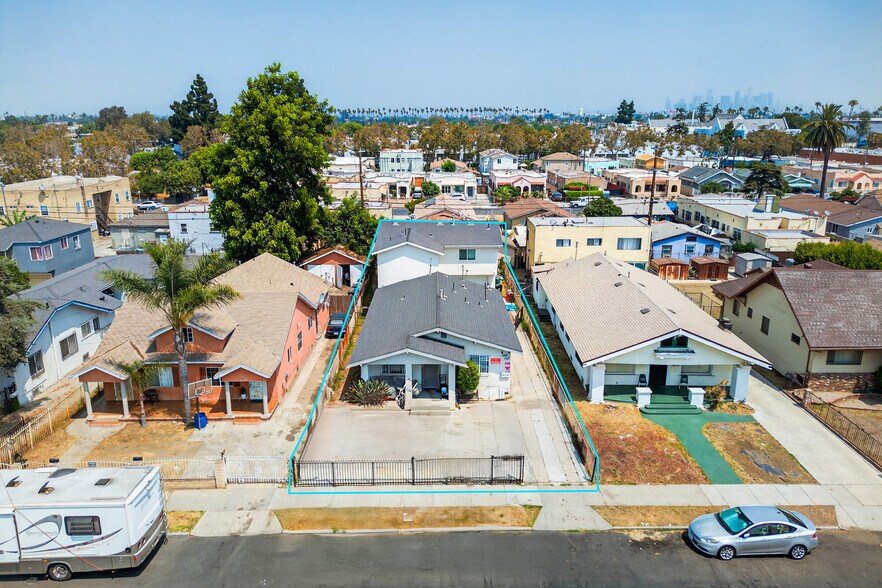 1049 W 61st St, Los Angeles, CA à vendre - Photo de l’immeuble – Image 3 sur 9