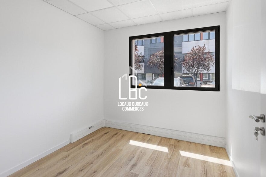 275 Boulevard Marcel Paul, Saint-Herblain à louer - Photo de l’immeuble – Image 3 sur 5