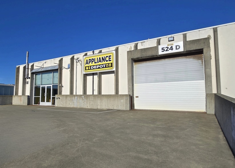 524 Culduthel Rd, Victoria, BC à louer - Photo de l’immeuble – Image 1 sur 1