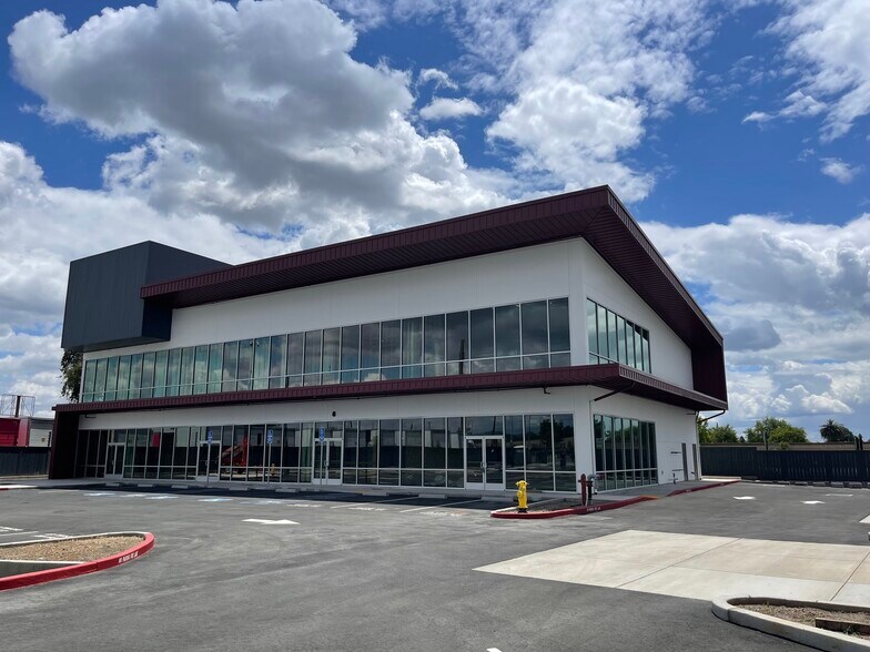 4657 W Capitol Ave, West Sacramento, CA à vendre - Photo de l’immeuble – Image 1 sur 7