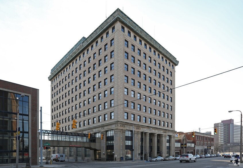 432 N Saginaw St, Flint, MI à louer - Photo principale – Image 1 sur 11