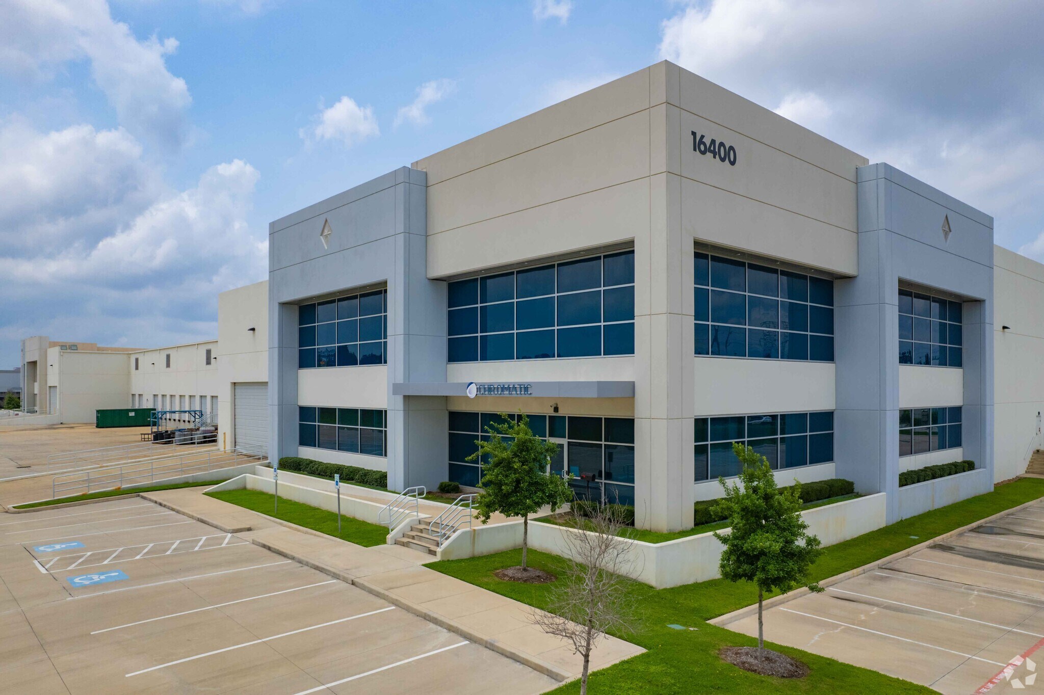 16400 Air Center Blvd, Houston, TX à louer Photo de l’immeuble– Image 1 sur 6
