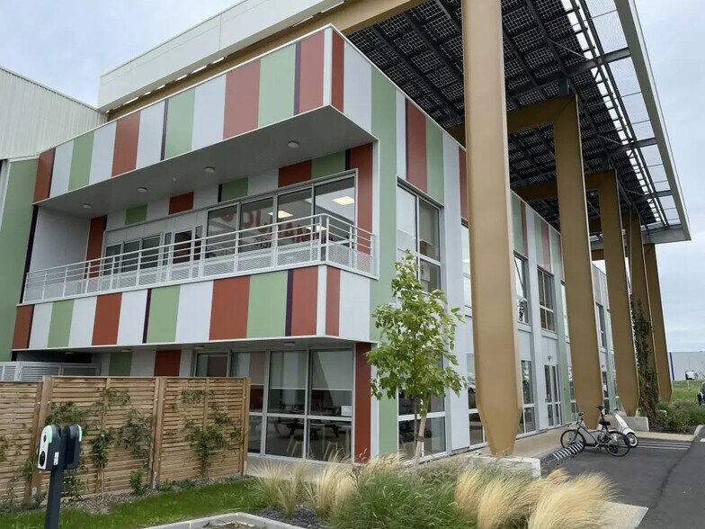 Industriel/Logistique dans Verrières-en-Anjou à vendre - Photo de l’immeuble – Image 2 sur 27