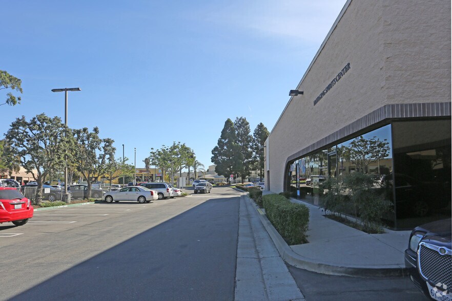 4601 Telephone Rd, Ventura, CA à louer - Photo de l’immeuble – Image 3 sur 4