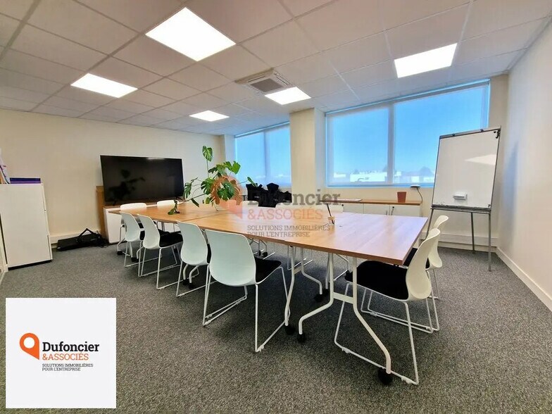 Bureau dans Poitiers à louer - Photo de l’immeuble – Image 3 sur 10