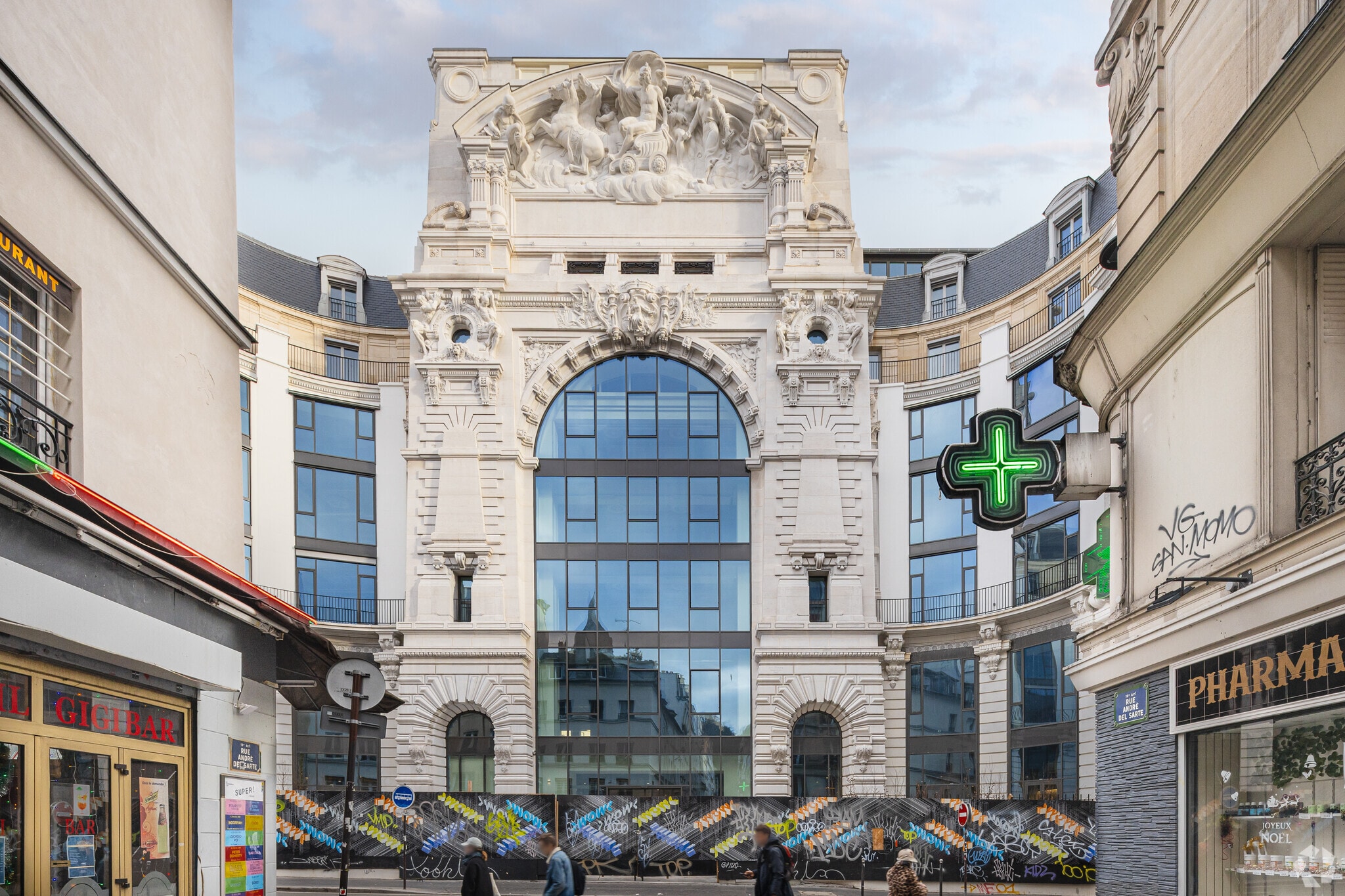 22-32 Rue De Clignancourt, Paris à louer Photo de l’immeuble– Image 1 sur 14