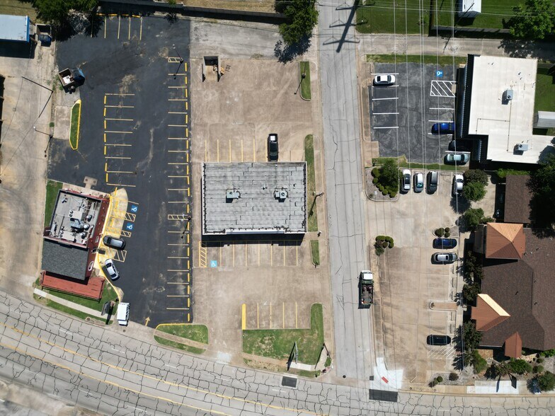 2800 Brown Trl, Bedford, TX à vendre - Photo de l’immeuble – Image 3 sur 6