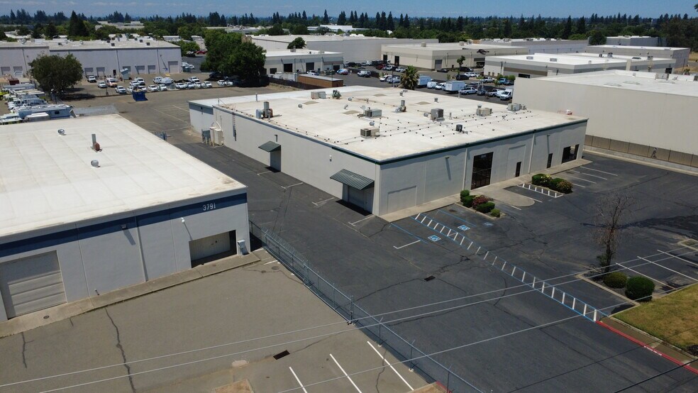 3850 Happy Ln, Sacramento, CA à louer - Photo de l’immeuble – Image 3 sur 5
