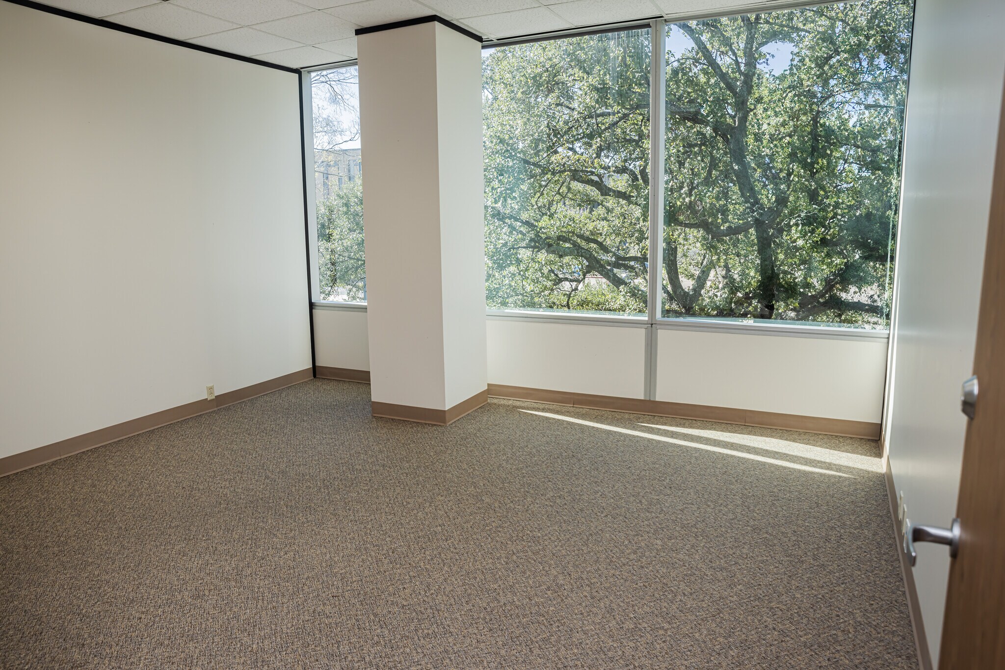 2425 Fountain View Dr, Houston, TX à louer Photo intérieure– Image 1 sur 4