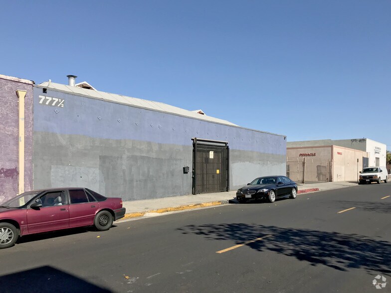 777 Stanford, Los Angeles, CA à louer - Photo principale – Image 2 sur 22