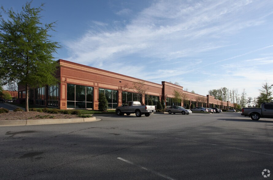 1715 N Brown Rd, Lawrenceville, GA à louer - Photo de l’immeuble – Image 2 sur 6