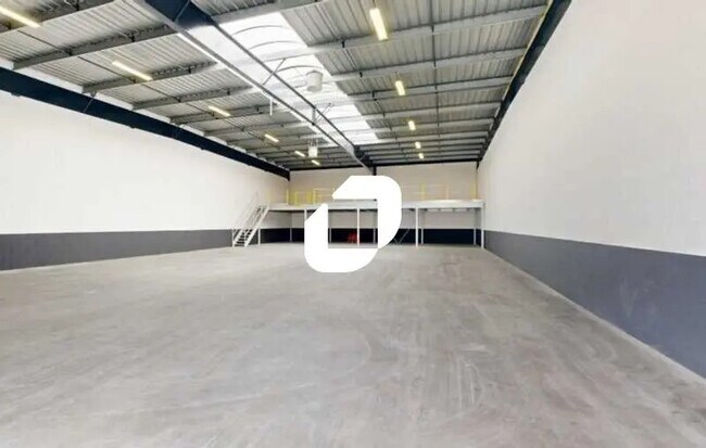 Plus de détails pour Bureau, Local d'activités à louer