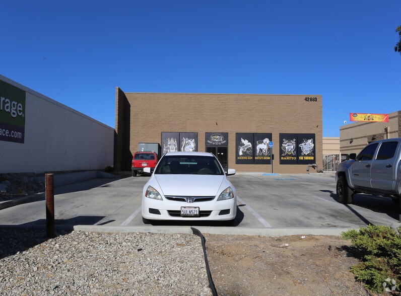 42704 10th St W, Lancaster, CA à vendre - Photo de l’immeuble – Image 3 sur 11