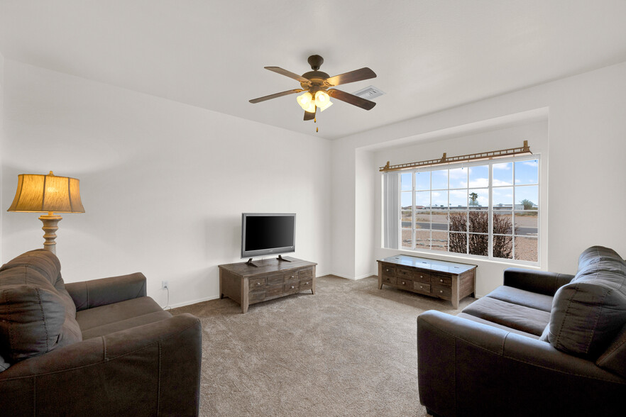 10539 W Tamara Dr, Casa Grande, AZ à vendre - Photo de l’immeuble – Image 2 sur 22