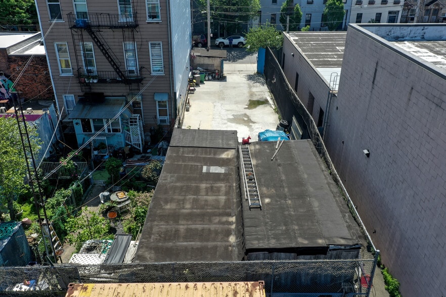 145 Jefferson St, Brooklyn, NY à louer - Photo de l’immeuble – Image 3 sur 5