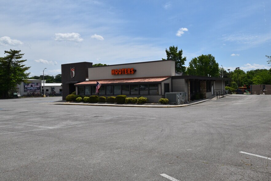 5912 Brainerd Rd, Chattanooga, TN à vendre - Photo de l’immeuble – Image 2 sur 16
